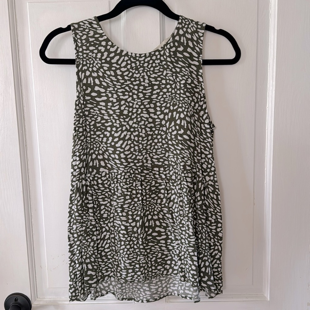 Sleeveless peplum LOFT top